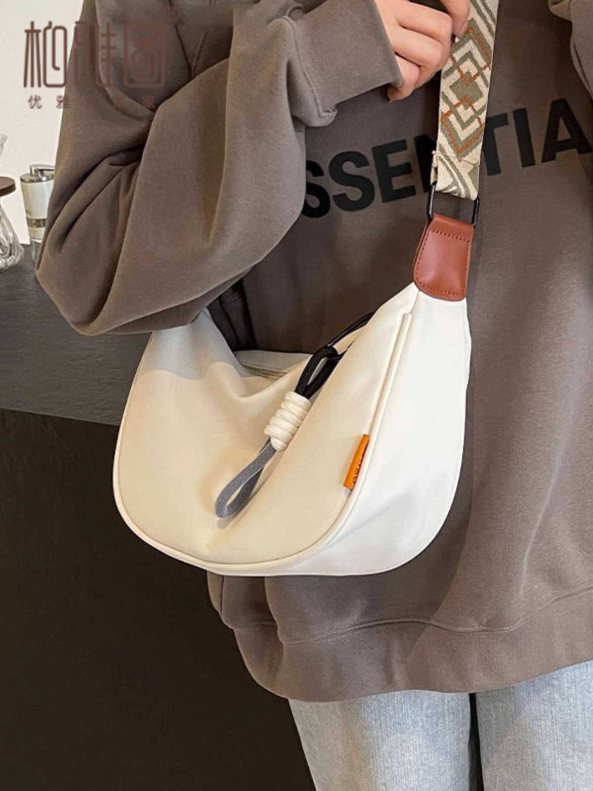 BOLSOS DE MUJER CON LLAVERO - EN DOS MODELOS